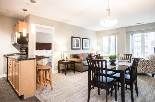 Фотография гостиницы Canterra Suites Hotel