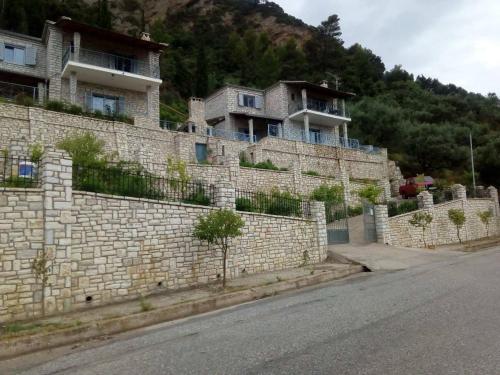 Фотография гостевого дома Stone Maisonettes