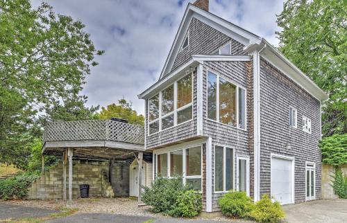 Фотографии гостевого дома
Charming Hyannis Home with Deck, 0 2 Mi to the Beach
