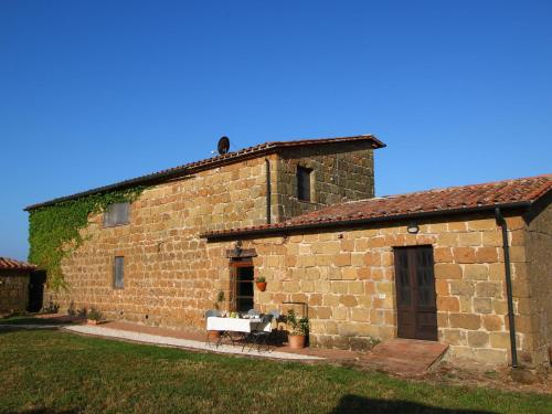 Фотография гостевого дома Classic Farmhouse in Sorano with Swimming Pool