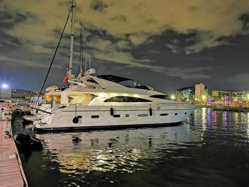 Фотографии мини отеля 
            Rent Luxury Motor Yacht