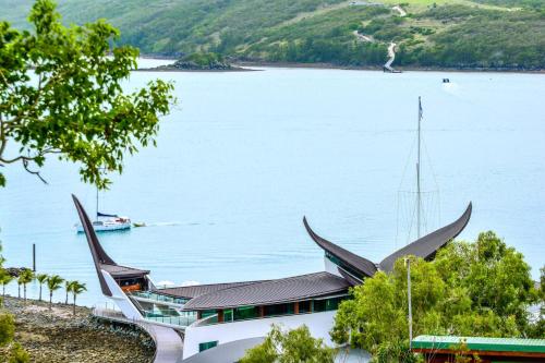 Фотография гостевого дома Heliconia 1 Hamilton Island 3 Bedroom Ocean View Spacious Holiday Accommodation
