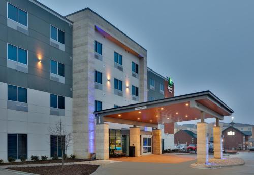 Фотография гостиницы Holiday Inn Express & Suites Plano East - Richardson, an IHG Hotel