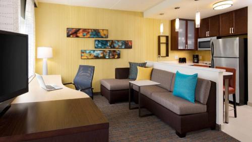 Фотография гостиницы Residence Inn by Marriott Cleveland Airport/Middleburg Heights