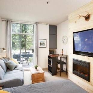 Фотографии апарт отеля
Impeccable Glacier Lodge Hotel Room w Pool+Hot Tub