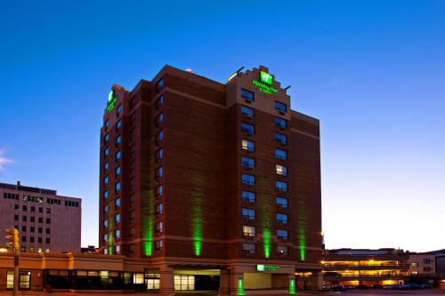 Фотография гостиницы Holiday Inn & Suites Winnipeg Downtown, an IHG Hotel