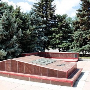 Фотография достопримечательности Братская могила на Привокзальной площади