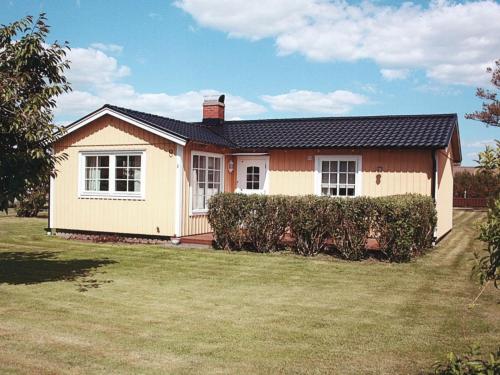 Фотография гостевого дома Two-Bedroom Holiday home in Tvååker