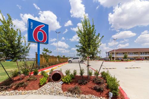 Фотография гостиницы Motel 6-Houston, TX - North
