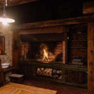 Фотографии гостевого дома 
            2 bedrooms chalet with jacuzzy furnished garden and wifi at Gospic