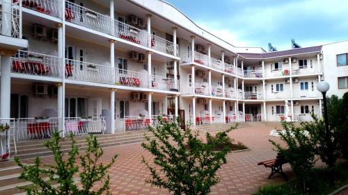 Фотографии базы отдыха
Загар