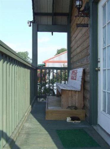 Фотография гостевого дома Susan's Cottages