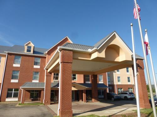 Фотография мини отеля Red Roof Inn & Suites Birmingham - Bessemer
