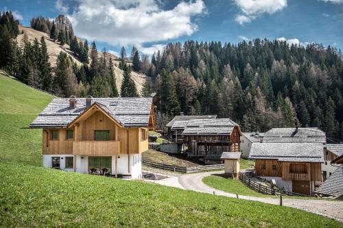 Фотография гостевого дома Mountain Chalet Pia
