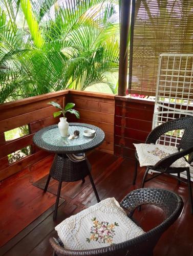 Фотография гостевого дома One bedroom house at Albion 100 m away from the beach with shared pool enclosed garden and wifi