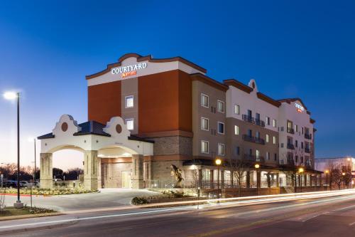 Фотография гостиницы Courtyard by Marriott Fort Worth Historic Stockyards