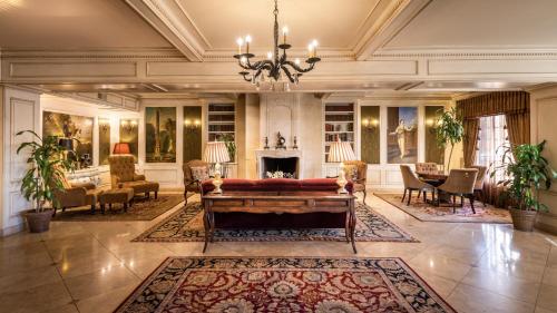 Фотография гостиницы Ayres Hotel Seal Beach