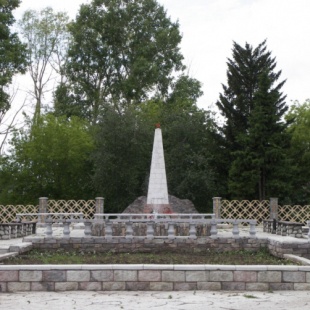 Фотография памятника Памятник Партизанам, погибшим в боях с колчаковцами во время гражданской войны летом 1919 года