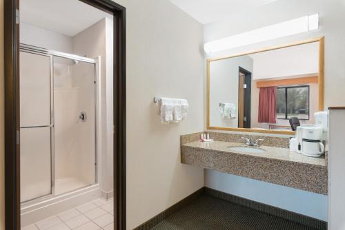 Фотография гостиницы Baymont by Wyndham Hot Springs