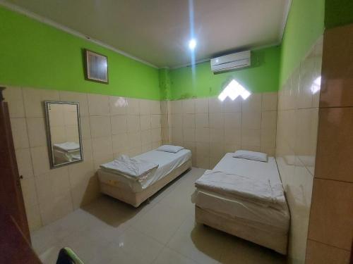 Фотография гостиницы RedDoorz near Kota Tua 2