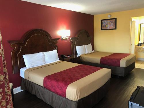 Фотография гостиницы OYO Hotel Wade/Fayetteville I-95 South