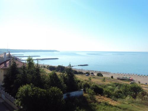 Фотография гостиницы Hotel Lazuren Briag