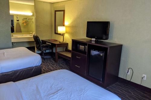 Фотография гостиницы Days Inn by Wyndham Stuart