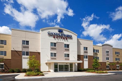 Фотография гостиницы Candlewood Suites Eastchase Park, an IHG Hotel