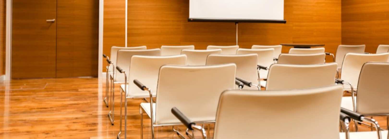 Фотография конференц-зала Петровский Путевой Дворец