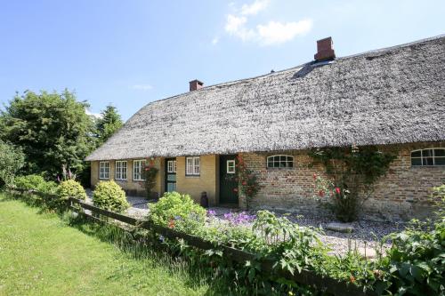 Фотографии гостевого дома
Reetdachhaus zur Sandkuhle