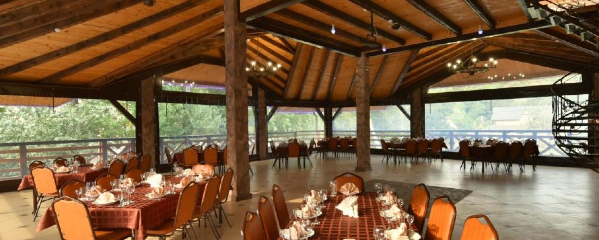 Фотографии банкетного зала Терем у Реки