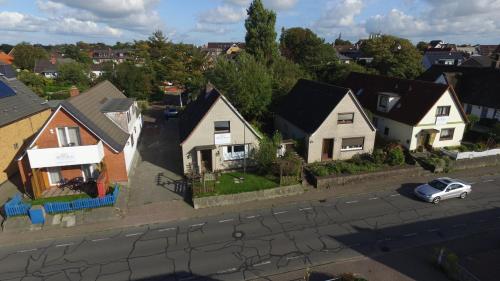 Фотография гостиницы Hotel Dorfkrug Büsum - günstige Altbauzimmer Am Oland