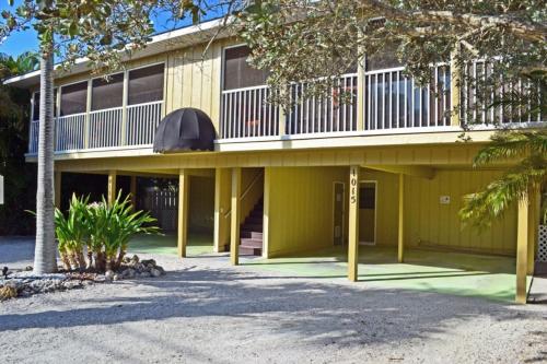 Фотография гостевого дома Crescent Beach 1015 #2