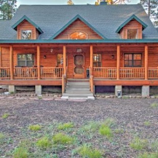 Фотография гостевого дома Rustic Lakeside Cabin on 3 Acres with Nature Views!