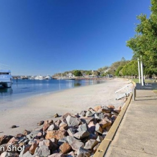 Фотография гостевого дома 3 Tomaree Street - cute 4 bedroom house with aircon in the heart of town