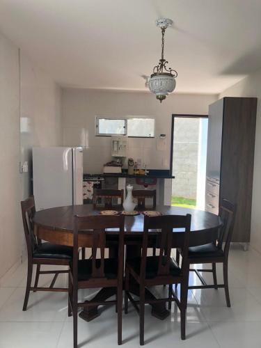 Фотография гостевого дома CASA NA RUA DO PIRUÍ EM AREMBEPE com ar