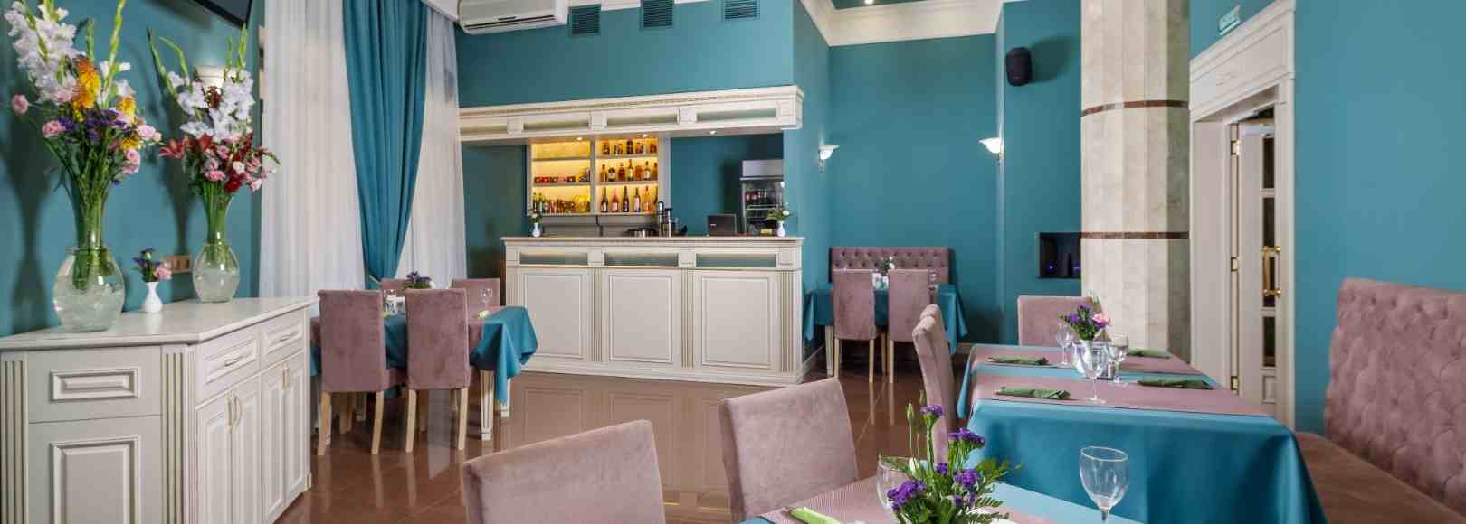 Фотография банкетного зала Биография