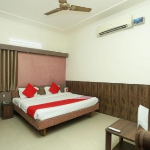 Фотография гостиницы OYO 18429 Hotel Sai President