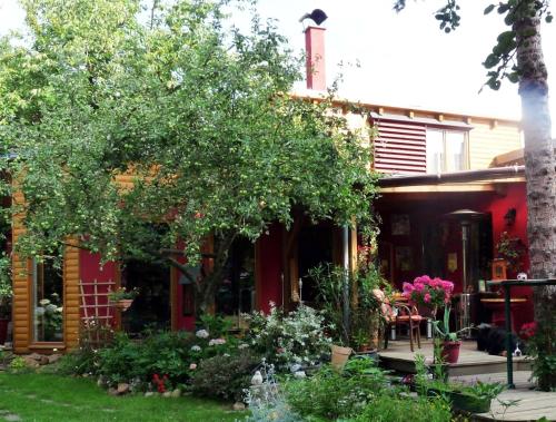 Фотография гостевого дома Rotes Kreativ-Ferienhaus