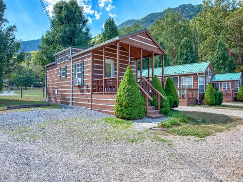Фотография гостевого дома Maggie Valley Cabin Rentals