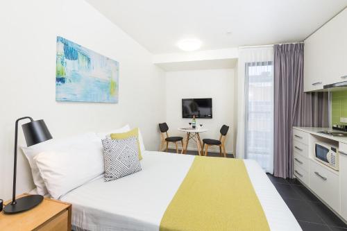 Фотография апарт отеля City Edge North Melbourne Apartment Hotel