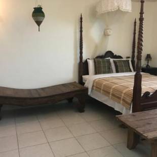 Фотографии мини отеля 
            Dennis Manor