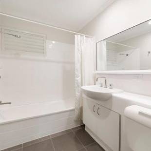 Фотографии апарт отеля
Mt Ommaney Hotel Apartments