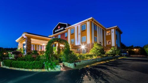 Фотография гостиницы Best Western Plus Blanco Luxury Inn and Suites