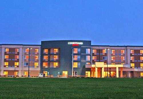 Фотография гостиницы Courtyard Milwaukee Airport