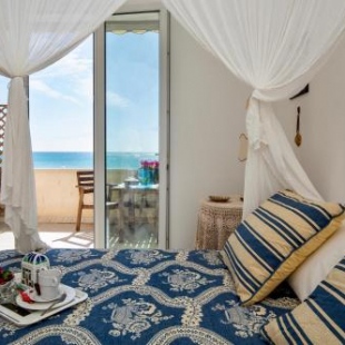 Фотография гостевого дома Sunrise over the sea