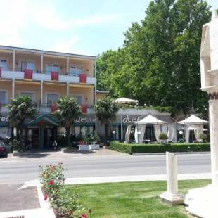 Фотографии гостиницы
Platani Hotel