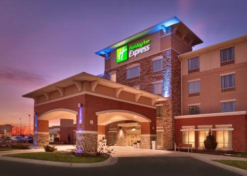Фотография гостиницы Holiday Inn Express & Suites Overland Park, an IHG Hotel