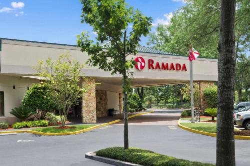 Фотография гостиницы Ramada by Wyndham Jacksonville Hotel & Conference Center