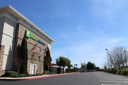 Фотография гостиницы Holiday Inn Express Hotel & Suites Napa Valley-American Canyon, an IHG Hotel